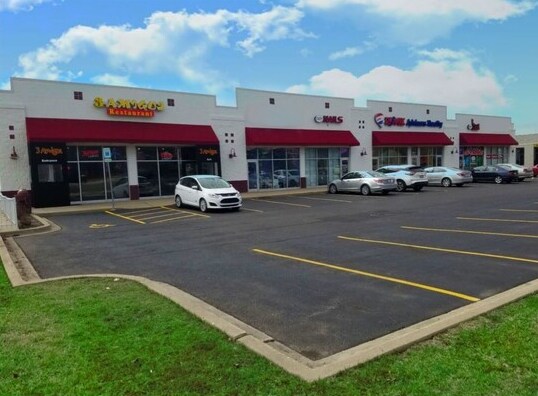 895 E Grand Ave, Lake Villa, IL for lease Primary Photo- Image 1 of 3