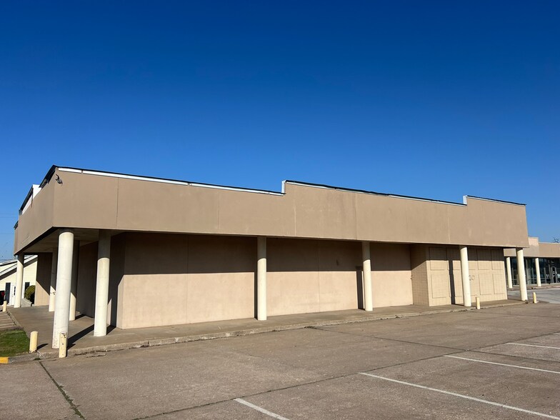 100 N 8th St, Rogers, AR à louer - Photo du bâtiment - Image 2 de 8