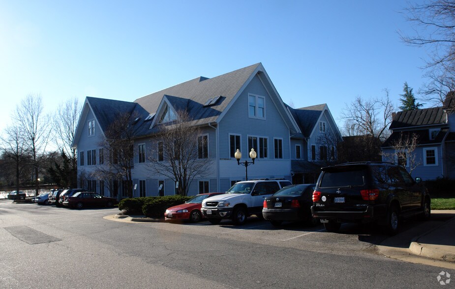 300 N Washington St, Falls Church, VA à louer - Photo du bâtiment - Image 3 de 8
