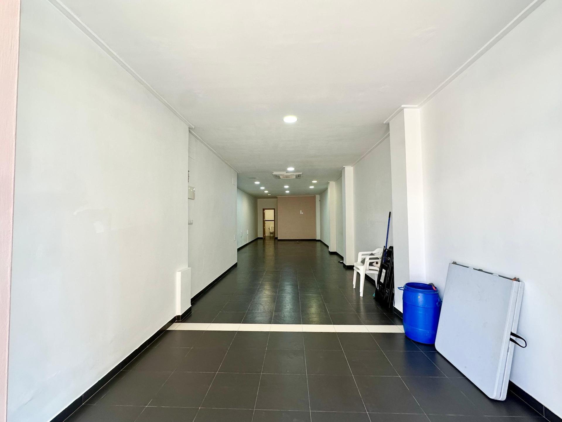 Retail in L'Alcúdia, Valencia for lease Building Photo- Image 1 of 14