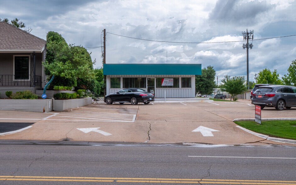 7908 N Western Ave, Oklahoma City, OK à louer - Photo du bâtiment - Image 1 de 10