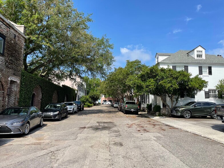 2 N Adgers Wharf, Charleston, SC à louer - Photo du bâtiment - Image 3 de 3