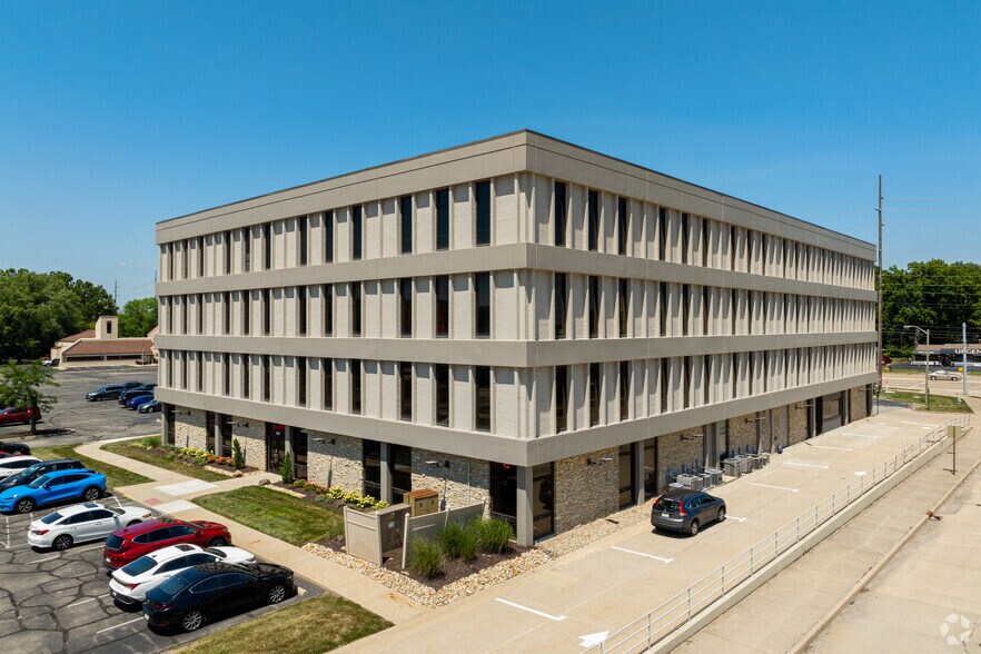 3901 W 86th St, Indianapolis, IN à louer - Photo du bâtiment - Image 3 de 41
