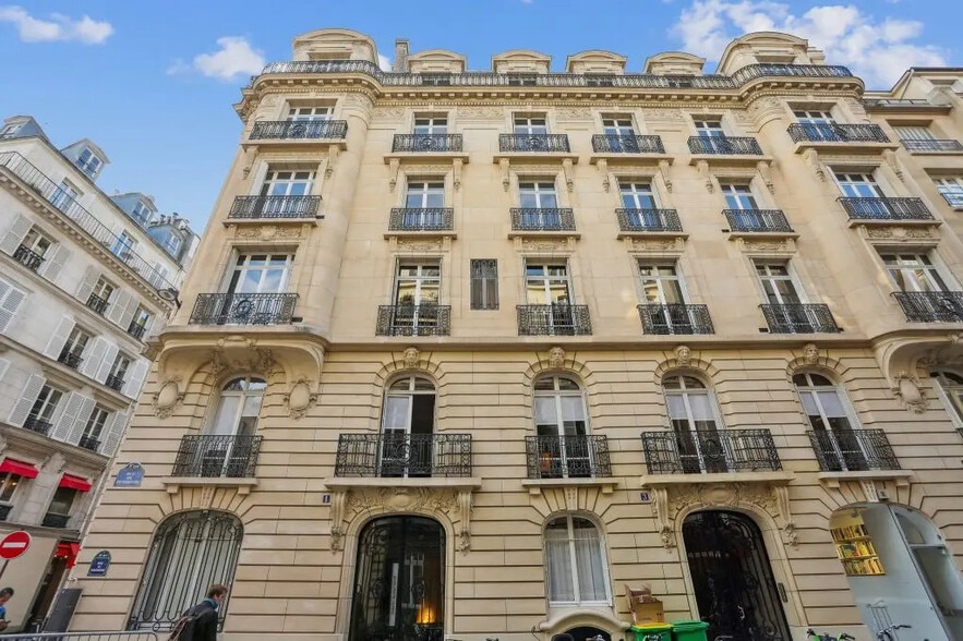 1-3 Rue De Penthièvre, Paris for lease - Building Photo - Image 1 of 13