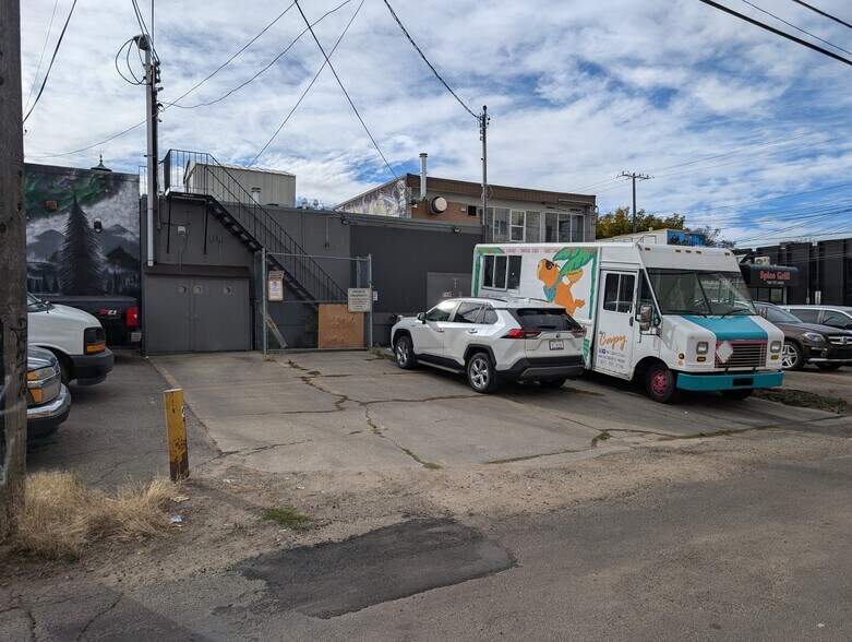 10760 82nd Ave NW, Edmonton, AB à vendre - Photo du bâtiment - Image 3 de 3