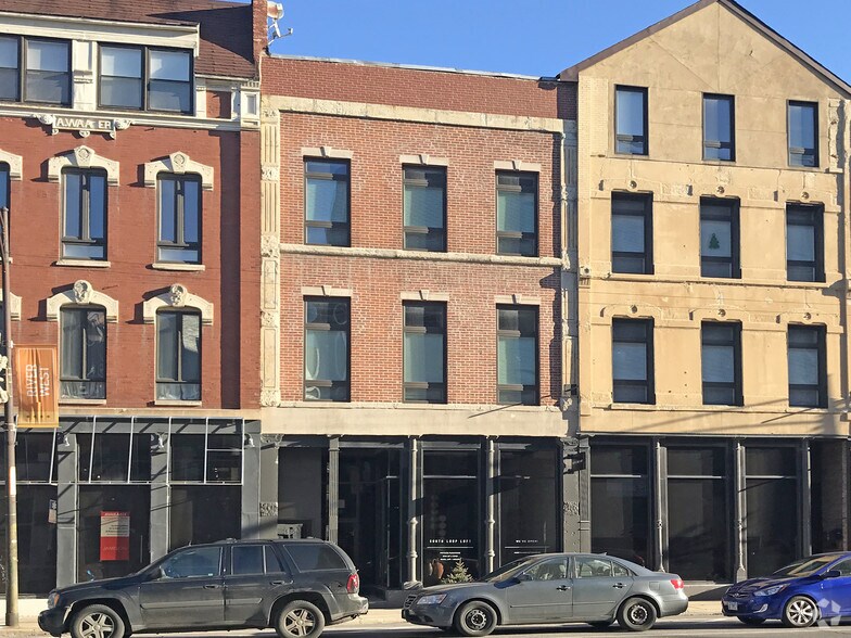 683-685 N Milwaukee Ave, Chicago, IL à louer - Photo du bâtiment - Image 1 de 37
