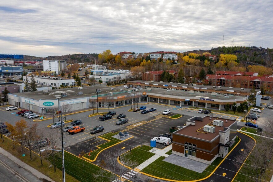 555 Barrydowne Rd, Greater Sudbury, ON à vendre - Photo du bâtiment - Image 1 de 1