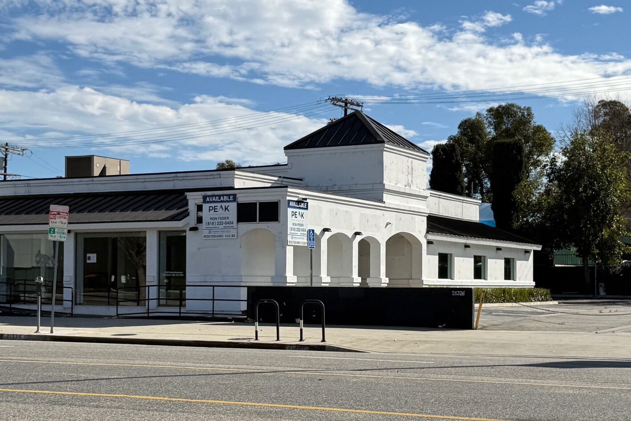 21326 Ventura Blvd, Woodland Hills, CA à vendre Photo du bâtiment- Image 1 de 1