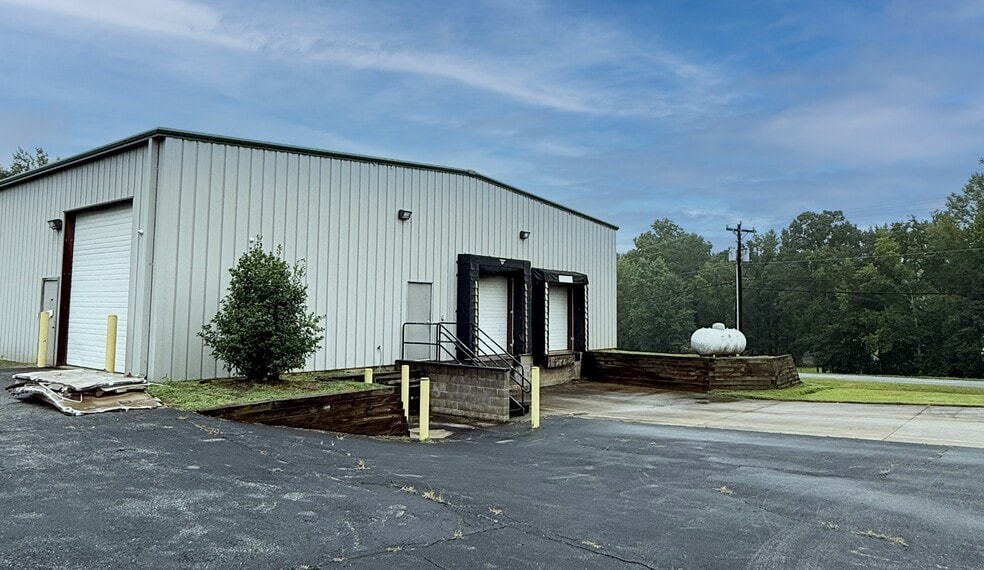 1105 Old Buncombe Rd, Greenville, SC for lease - Building Photo - Image 3 of 27
