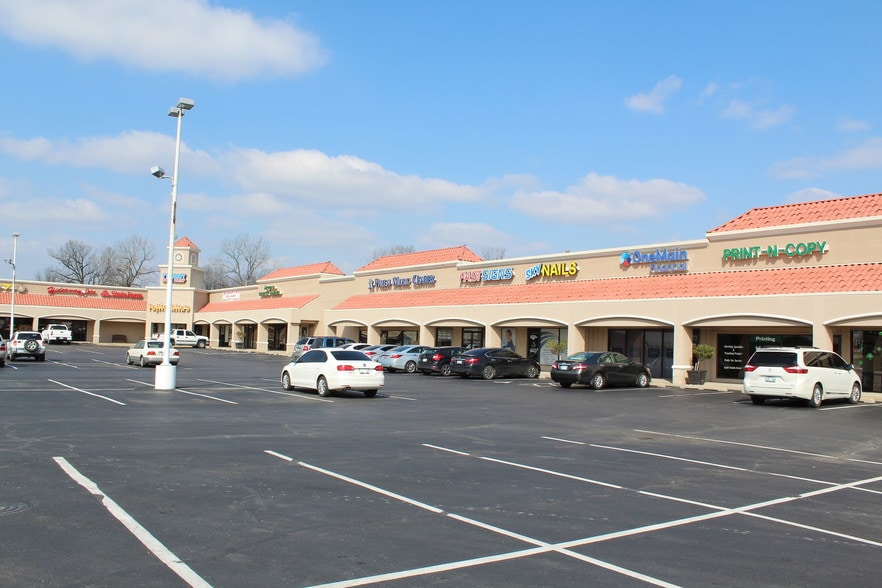 915-1009 N Elm Pl, Broken Arrow, OK for lease - Building Photo - Image 1 of 10