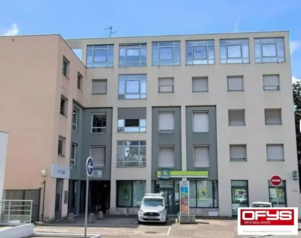 Office in Meyzieu for lease Building Photo- Image 1 of 5