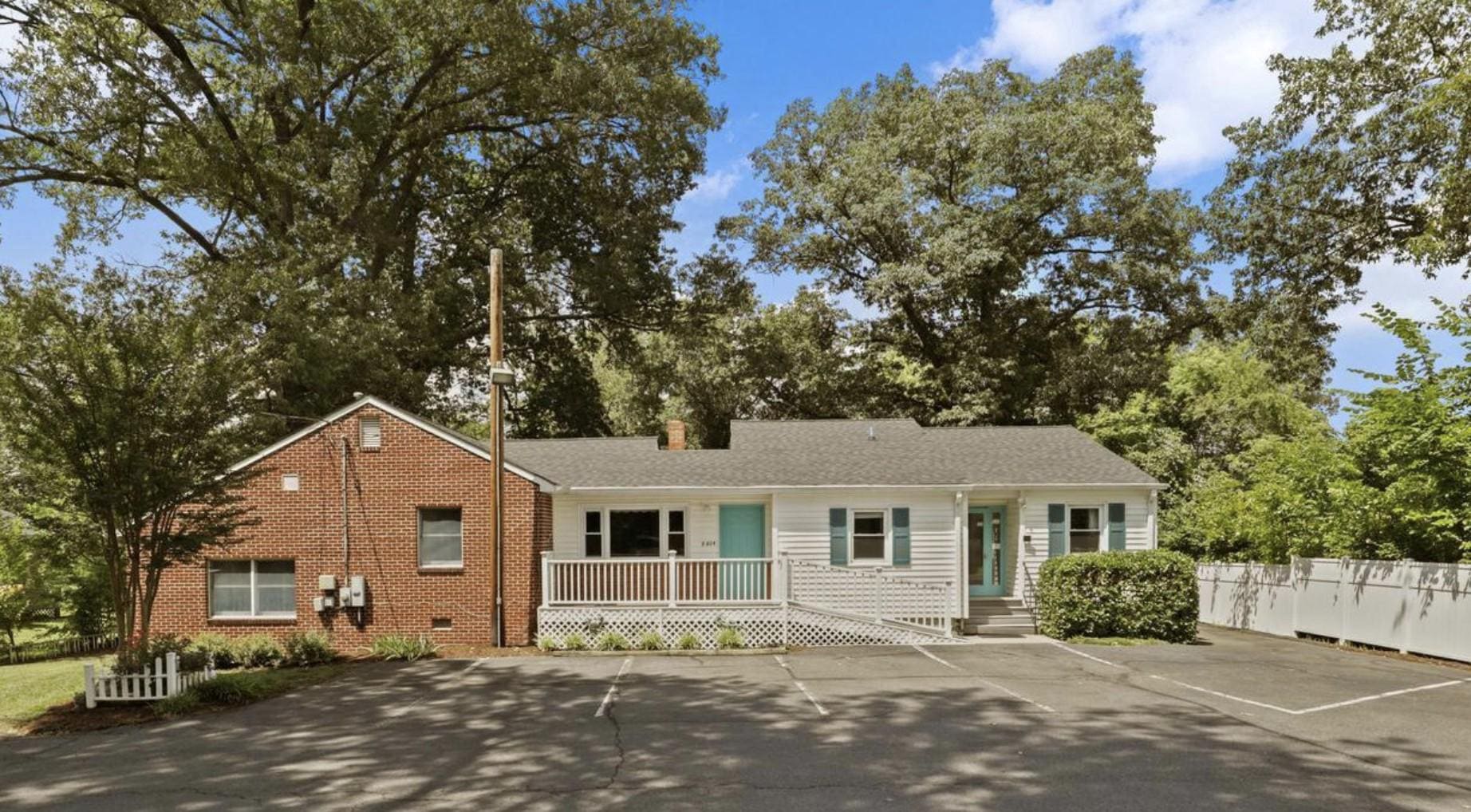 8904 Yorkshire Ln, Manassas, VA for sale Primary Photo- Image 1 of 2