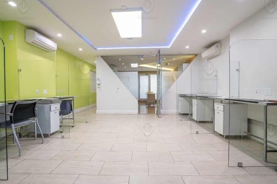 1088 Bedford Ave, Brooklyn, NY for lease - Interior Photo - Image 2 of 8