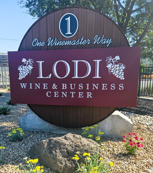 1 Wine Master Way, Lodi, CA à louer - Photo du bâtiment - Image 2 de 7