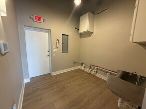 4315 W FM 2147, Cottonwood Shores, TX à louer Photo intérieure- Image 1 de 4