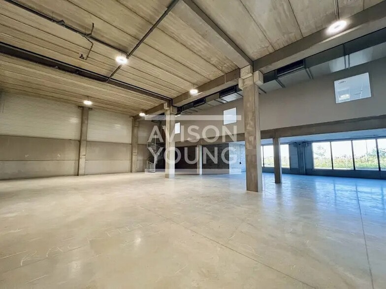 Flex dans à louer - Photo du bâtiment - Image 2 de 12