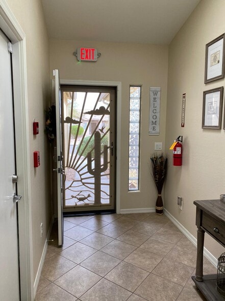 23026 W Gardenia Dr, Buckeye, AZ for sale - Interior Photo - Image 2 of 56
