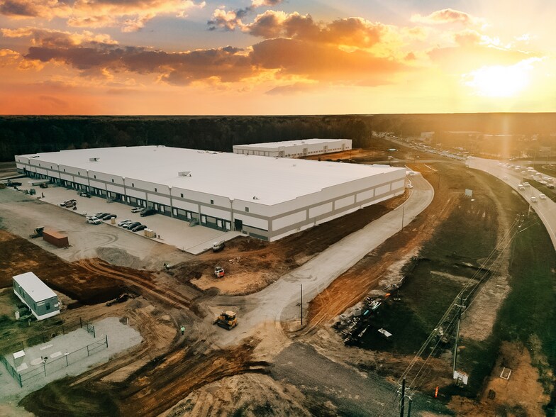 000 42 Hwy, Clayton, NC à louer - Photo du bâtiment - Image 2 de 7