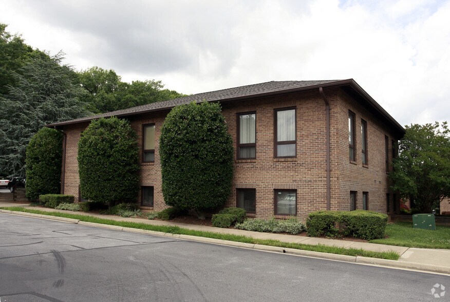 12658-12660 Lake Ridge Dr, Woodbridge, VA à vendre - Photo du bâtiment - Image 2 de 17