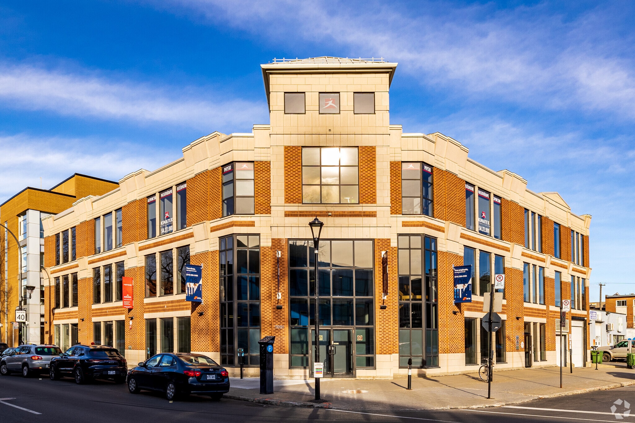 7001-7035 Boul Saint-Laurent, Montréal, QC for lease Primary Photo- Image 1 of 29