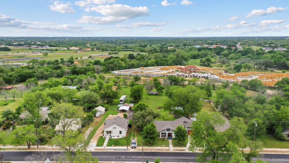 860 W Long St, Stephenville, TX for sale - Building Photo - Image 3 of 25