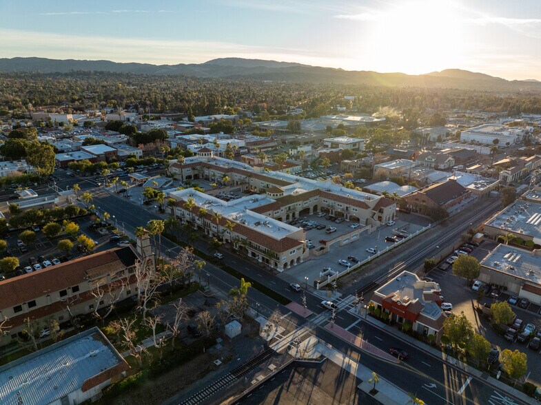 101 E Redlands Blvd, Redlands, CA à louer - Photo du bâtiment - Image 3 de 32
