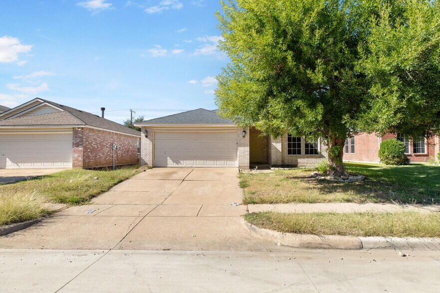 8704 Hunters Creek Dr, Fort Worth, TX à vendre - Photo principale - Image 1 de 3