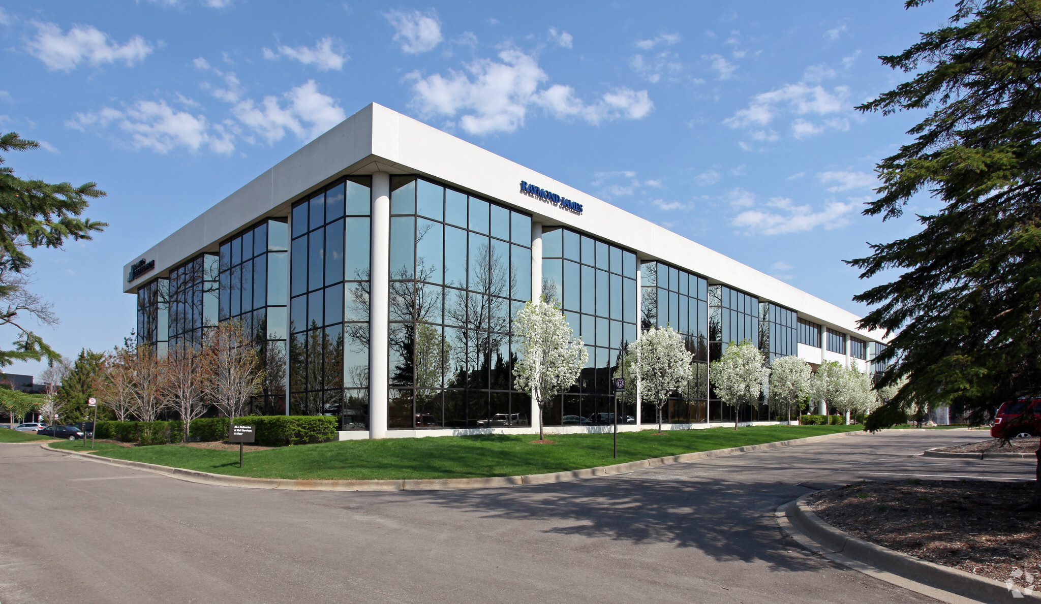 31500 Northwestern Hwy, Farmington Hills, MI for lease Primary Photo- Image 1 of 19