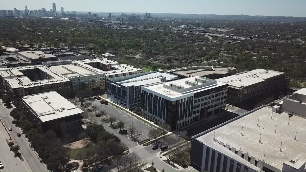 1401 Philomena St, Austin, TX à louer - Vidéo sur l’inscription commerciale - Image 2 de 14