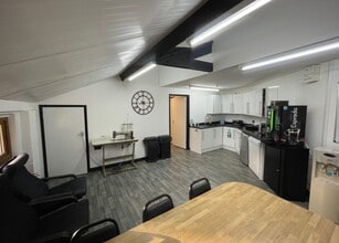 Malthouse Ln, Hurstpierpoint for lease Interior Photo- Image 1 of 5