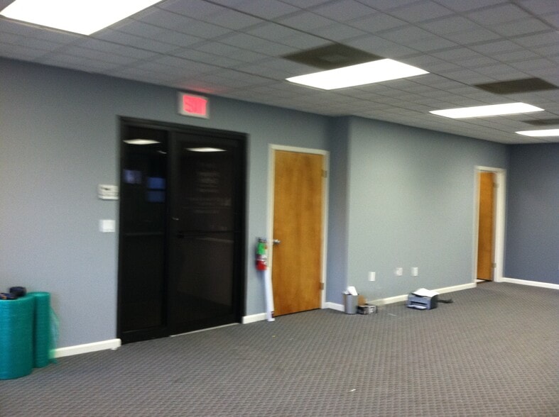 1711 Ginesi Dr, Freehold, NJ for lease - Building Photo - Image 2 of 7