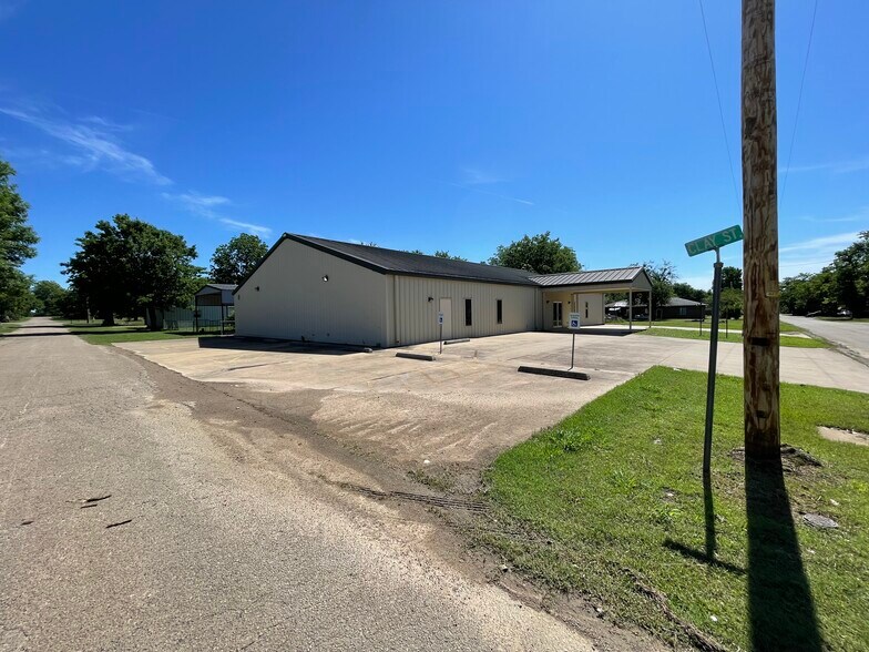 501-599 Paris ave, Soper, OK à vendre - Photo du bâtiment - Image 3 de 36