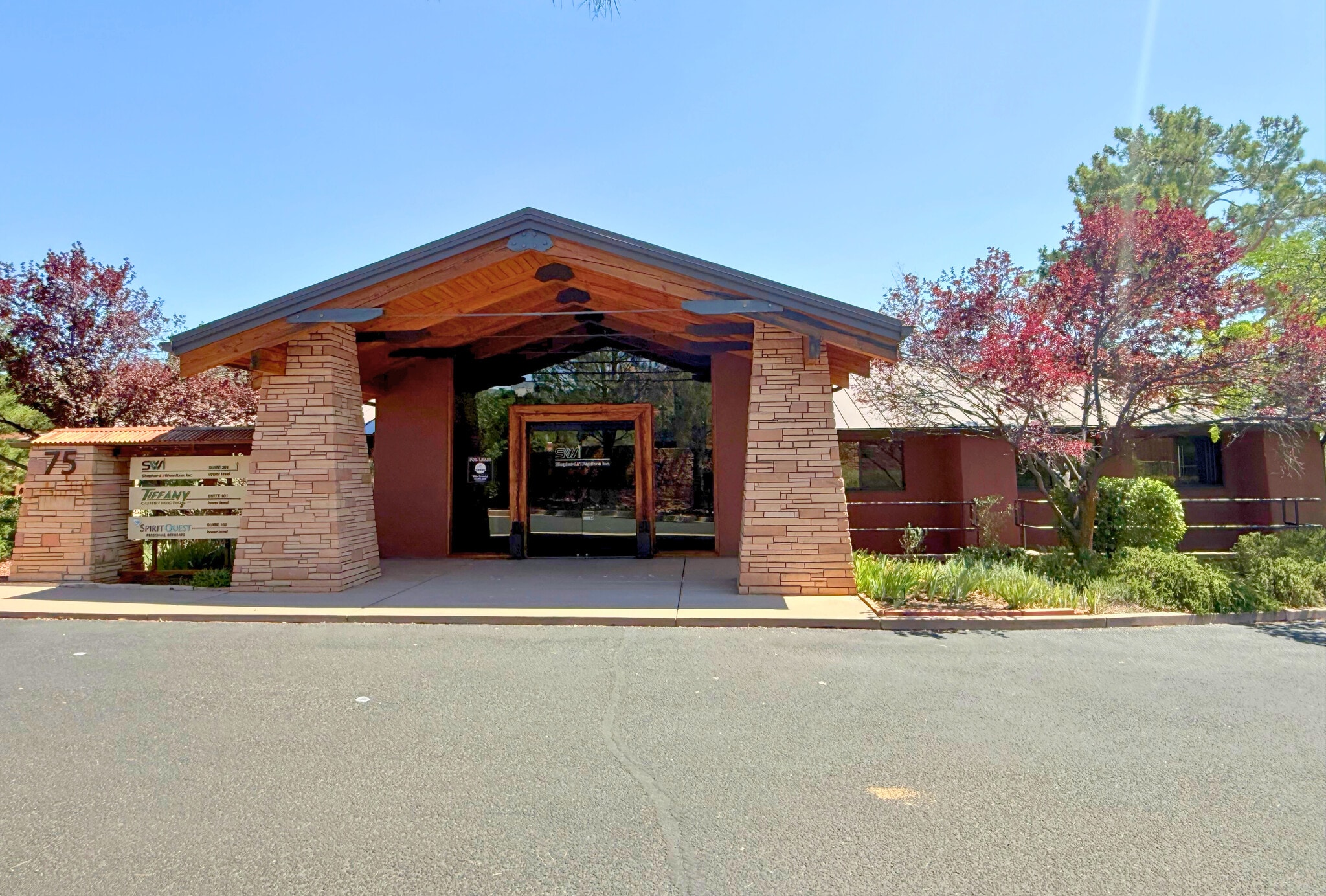 75 Kallof Pl, Sedona, AZ for lease Primary Photo- Image 1 of 69