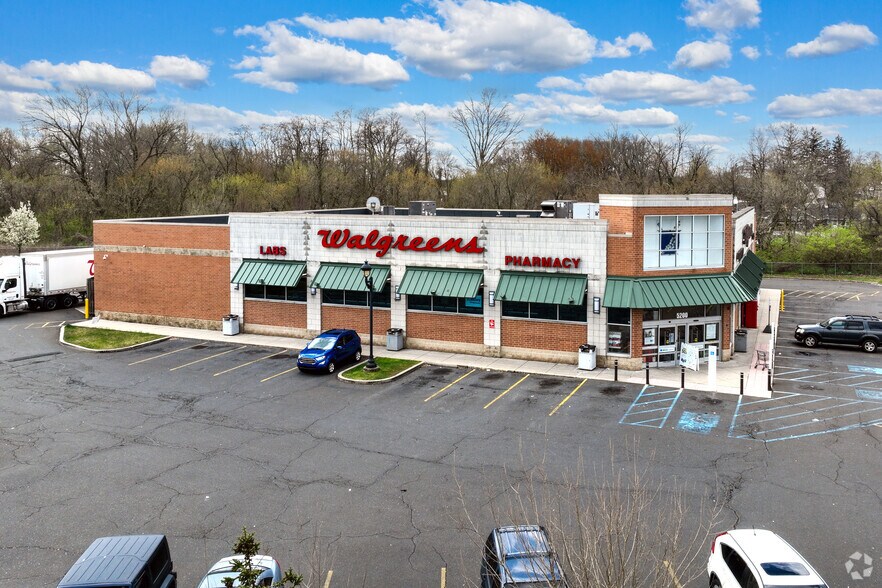 5200-5202 New Falls Rd, Levittown, PA à vendre - Photo du bâtiment - Image 2 de 7
