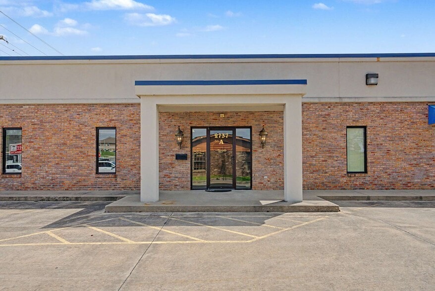 2737 E Jackson Blvd, Jackson, MO for lease - Building Photo - Image 3 of 13
