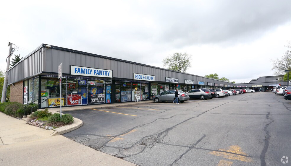 9225-9259 Waukegan Rd, Morton Grove, IL à louer - Photo du bâtiment - Image 2 de 12