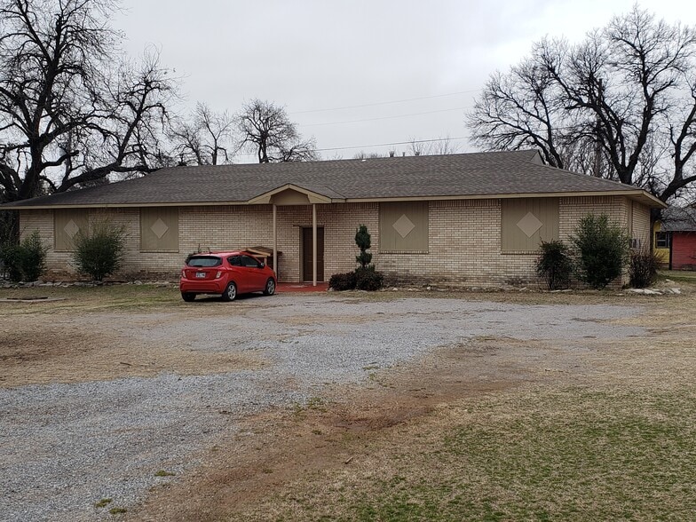 1116 SW H Ave, Lawton, OK for sale - Primary Photo - Image 1 of 19