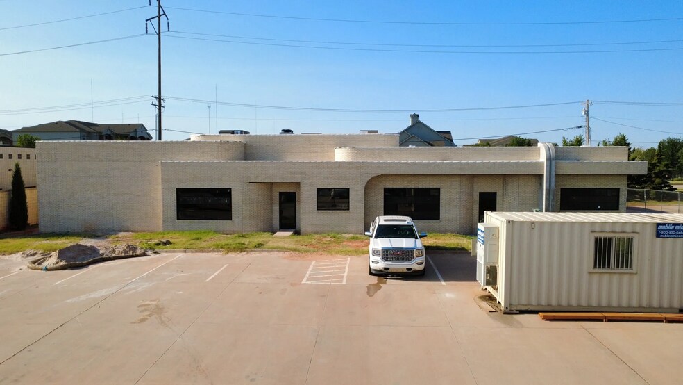 12312 Market Dr, Oklahoma City, OK à louer - Photo du bâtiment - Image 3 de 7