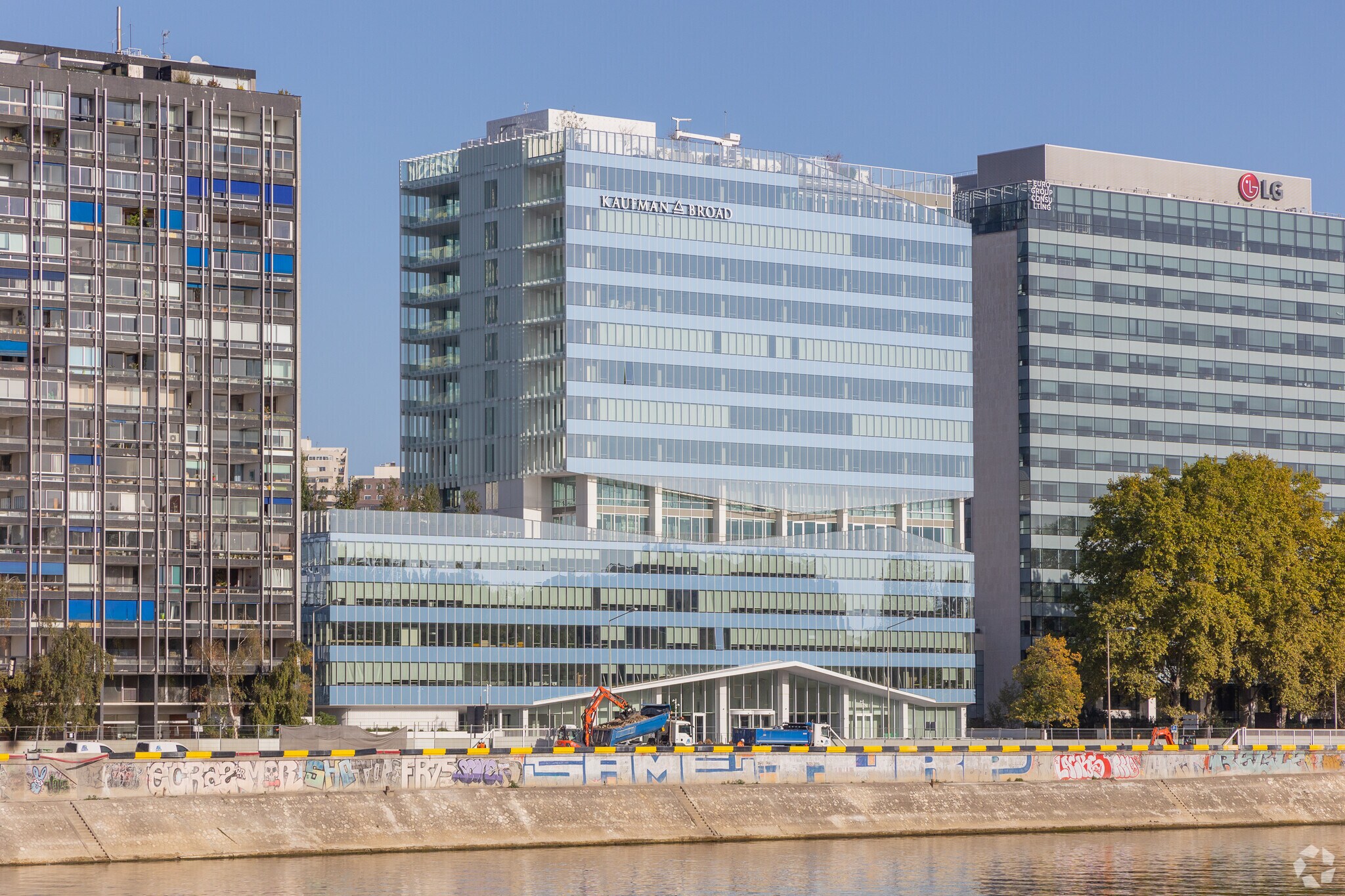 17 Quai Du Président Paul Doumer, Courbevoie for lease Primary Photo- Image 1 of 10