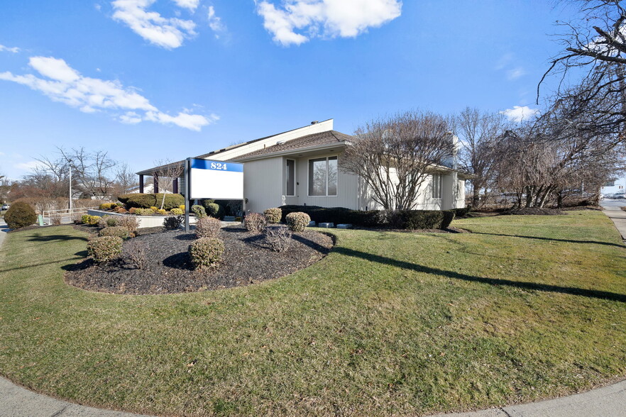 824 Old Country Rd, Plainview, NY for lease - Building Photo - Image 3 of 6