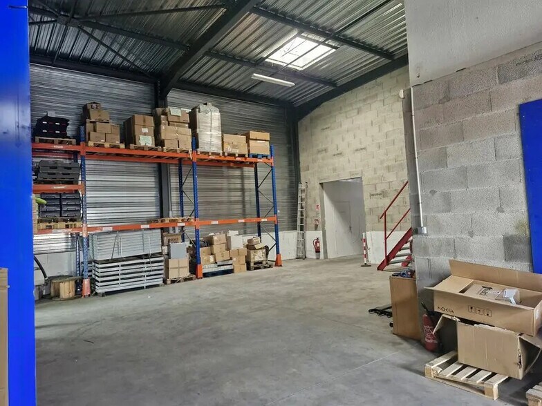 Flex dans Chassieu à louer - Photo du bâtiment - Image 3 de 7