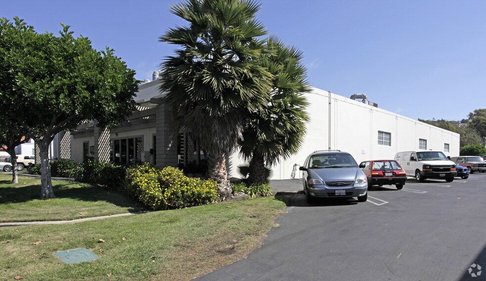 33046 Calle Aviador, San Juan Capistrano, CA à louer - Photo du bâtiment - Image 2 de 3