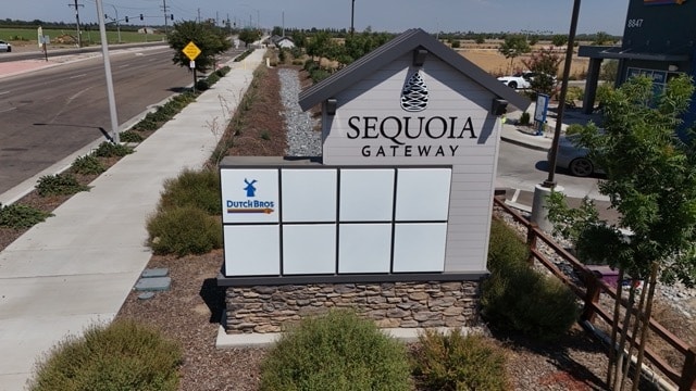 8570 W Caldwell Ave, Visalia, CA à vendre - Photo du bâtiment - Image 3 de 10