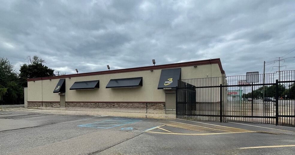 21221 W Eight Mile Rd, Detroit, MI for sale - Building Photo - Image 1 of 5