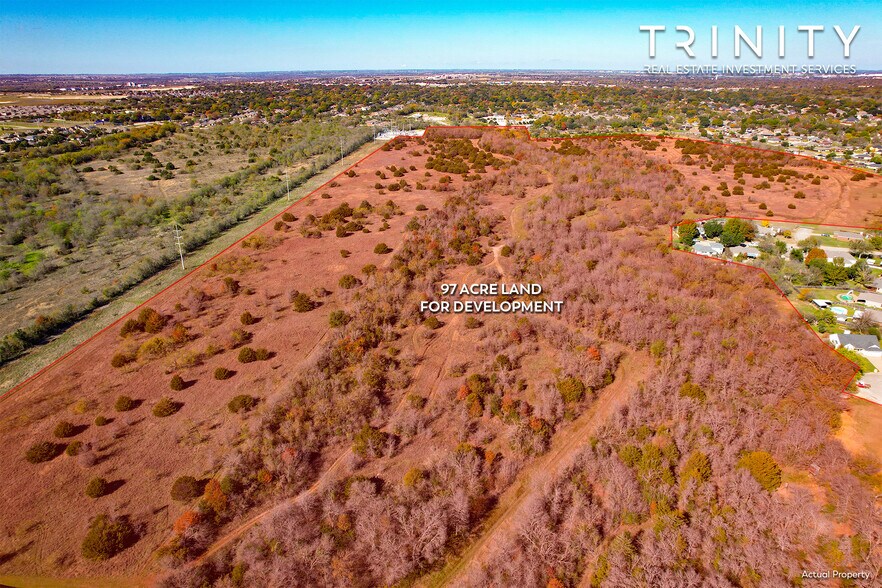 1301 Country Club rd, Cleburne, TX à vendre - Photo du bâtiment - Image 3 de 6