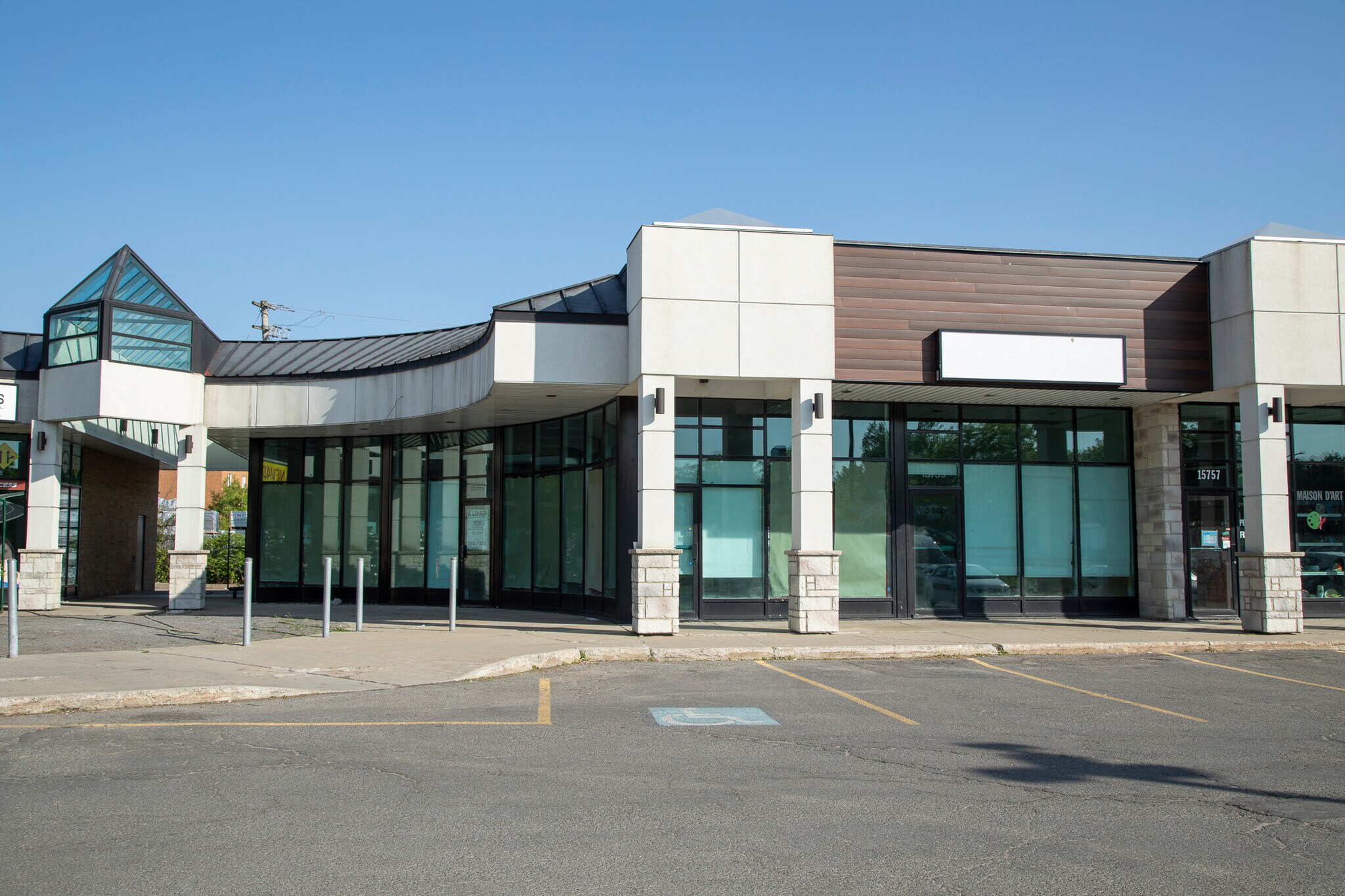 15745-15783 Boul De Pierrefonds, Montréal, QC for sale Building Photo- Image 1 of 1