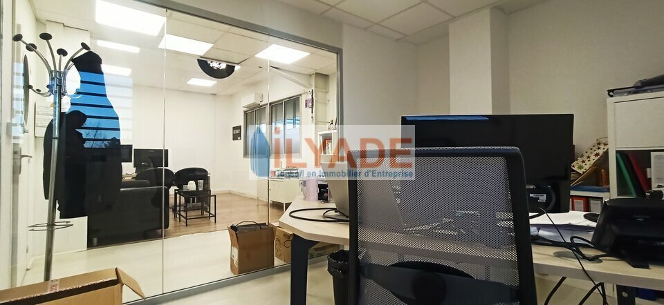 Bureau dans Éguilles à louer - Photo intérieure - Image 2 de 11