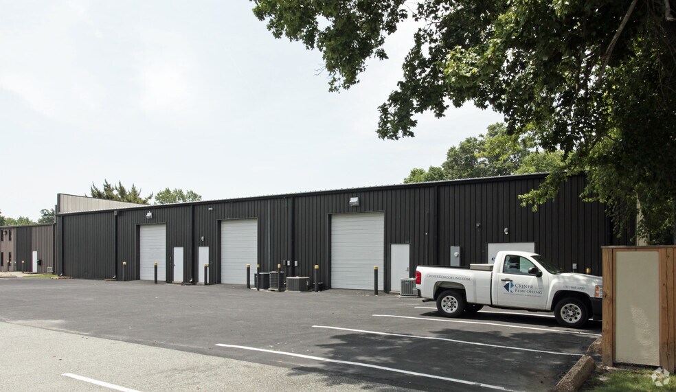 11836 Fishing Point Dr, Newport News, VA à louer - Photo du bâtiment - Image 3 de 3