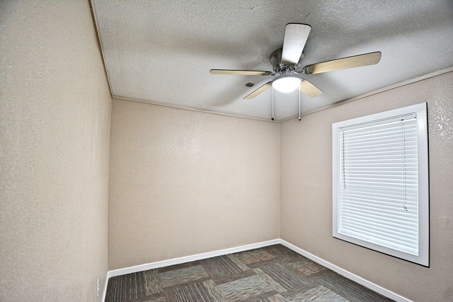 1111 N Walnut Ave, New Braunfels, TX for lease Interior Photo- Image 1 of 5