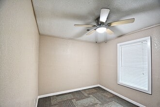 1111 N Walnut Ave, New Braunfels, TX for lease Interior Photo- Image 1 of 5